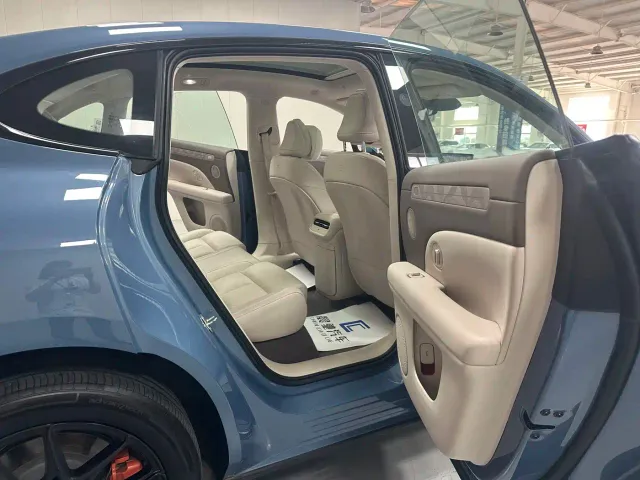 IM Motors LS6 — Фото автомобиля 13