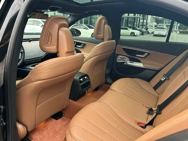 Mercedes-Benz E-Class — Фото автомобиля 12