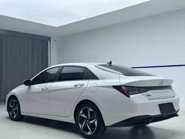 Hyundai Elantra — Фото автомобиля 4