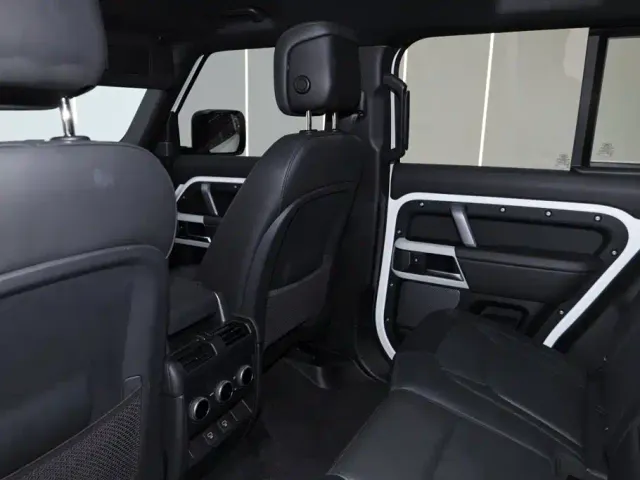 Land Rover Defender — Фото автомобиля 21