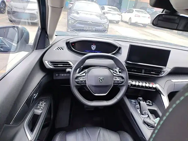 Peugeot 5008 — Фото автомобиля 10