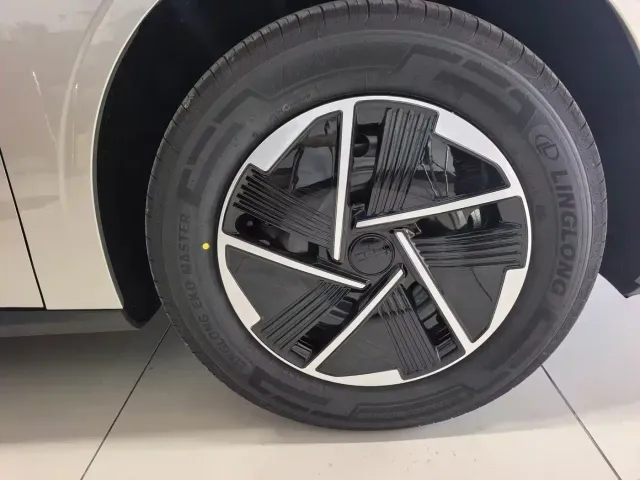 Geely Galaxy Stellar 6 — Фото автомобиля 29