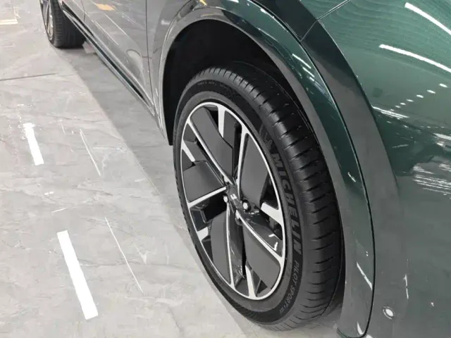 Li Auto L7 — Фото автомобиля 6