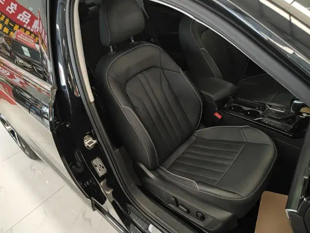 Volkswagen Passat — Фото автомобиля 24