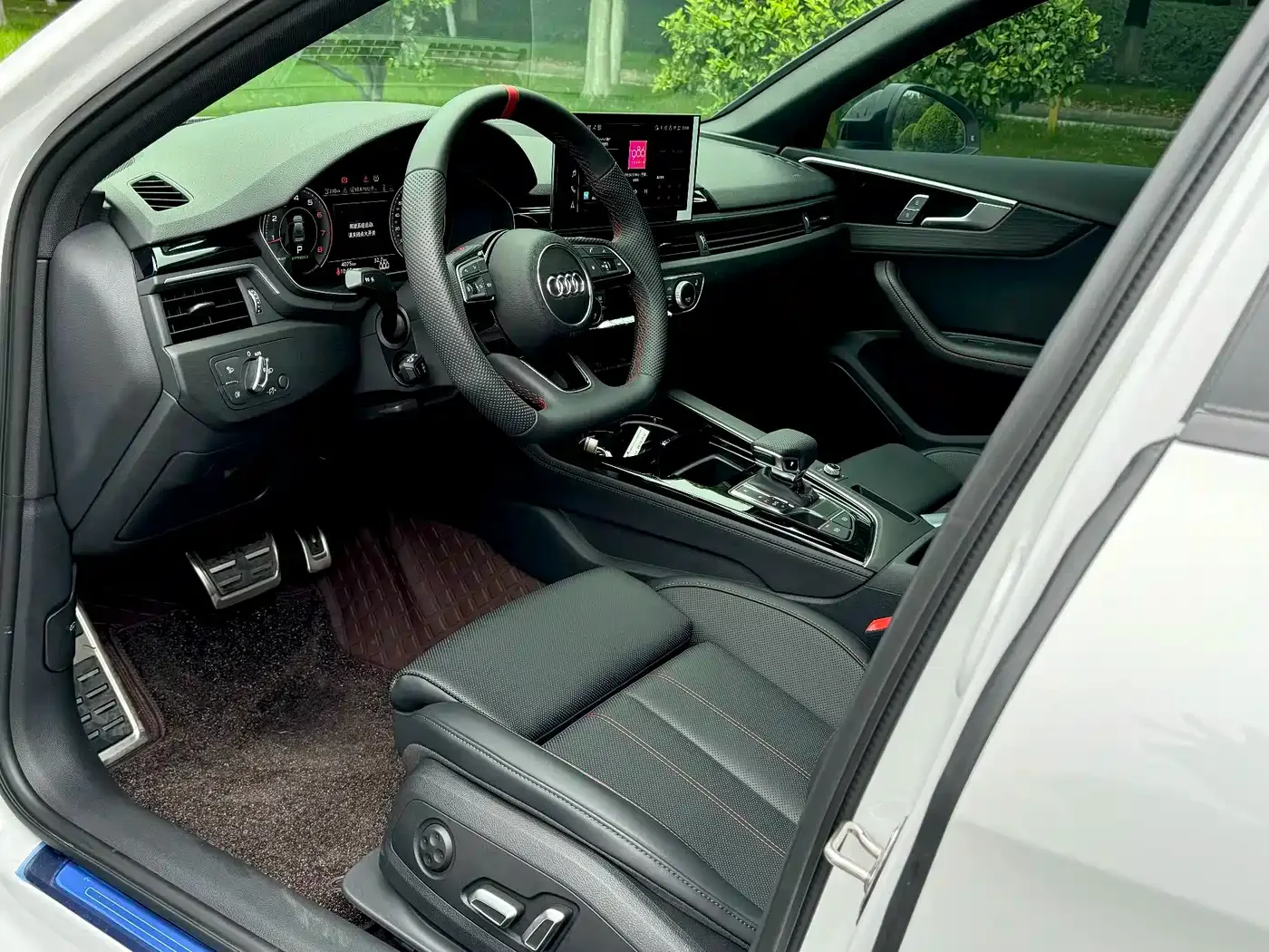Audi Audi A4L 2025 Model Year Facelift 2 Million Celebration Edition 40 TFSI Luxury Dynamic — Фото автомобиля 3