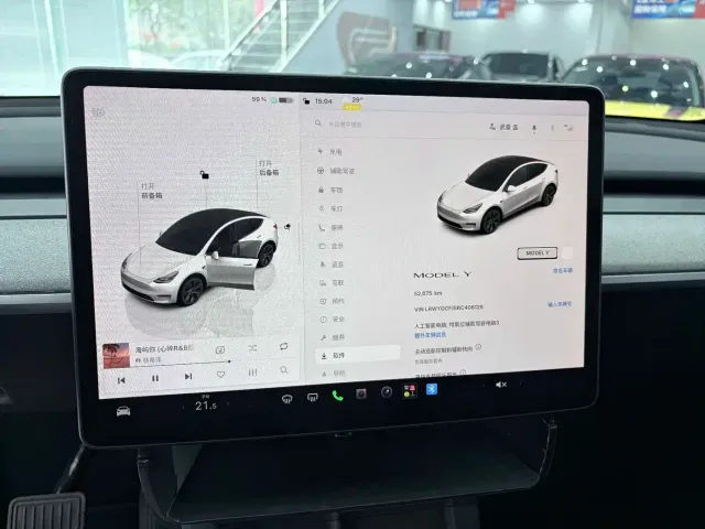 Tesla Model Y — Фото автомобиля 14