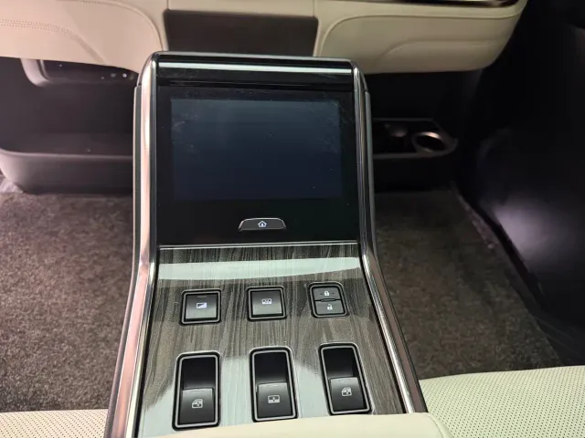 Lexus LM — Фото автомобиля 11