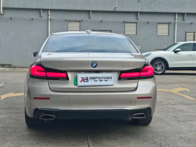 BMW 5 Series — Фото автомобиля 17