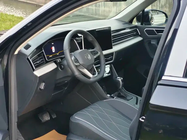 Volkswagen Tiguan L — Фото автомобиля 4