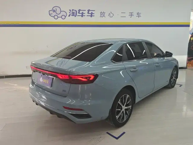 Geely Emgrand — Фото автомобиля 3