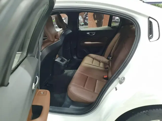 Volvo S60 — Фото автомобиля 11