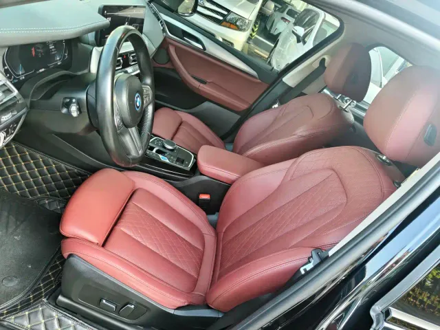 BMW iX3 — Фото автомобиля 12