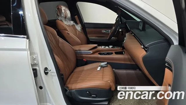 Genesis GV70 — Фото автомобиля 16