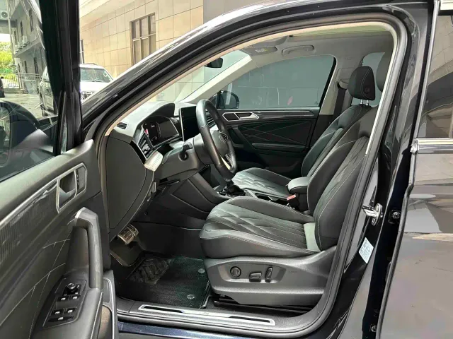 Volkswagen Tiguan L — Фото автомобиля 9