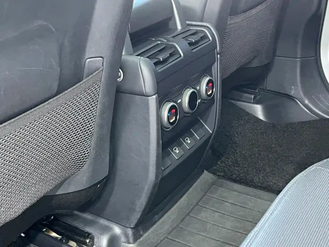 Land Rover Defender — Фото автомобиля 19