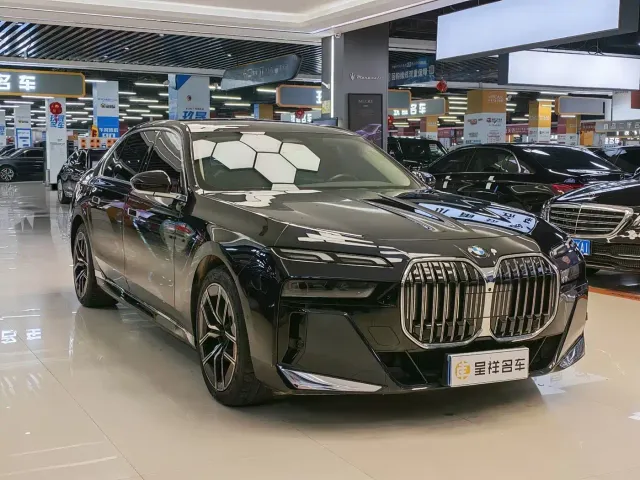 BMW 7 Series — Фото автомобиля 3