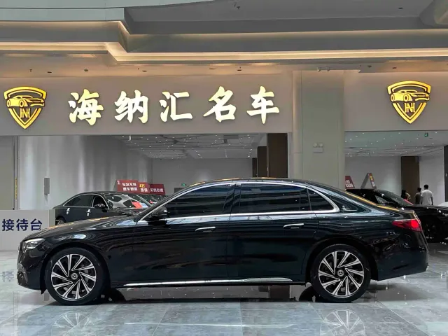 Mercedes-Benz E-Class — Фото автомобиля 3