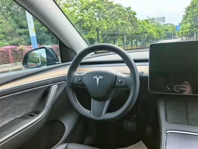 Tesla Model Y — Фото автомобиля 7
