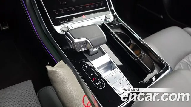 Audi Q8 55 TFSI quattro Premium — Фото автомобиля 9