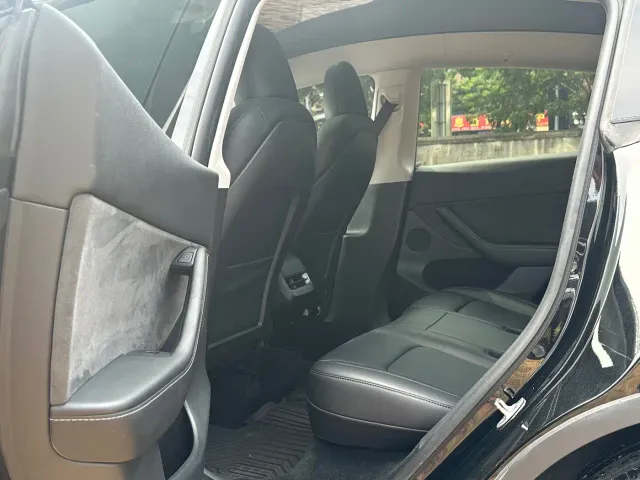 Tesla Model Y — Фото автомобиля 5