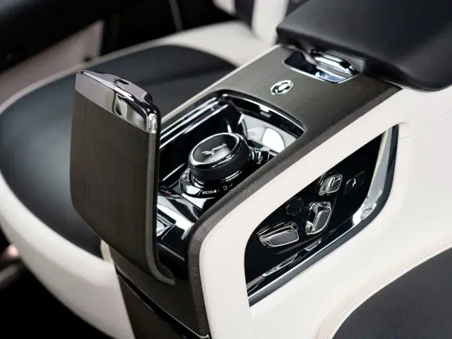 Rolls-Royce Ghost — Фото автомобиля 17