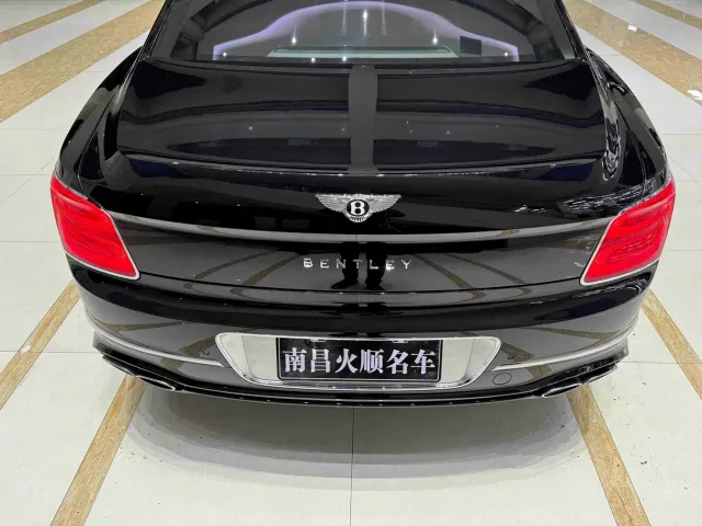 Bentley Flying Spur — Фото автомобиля 9