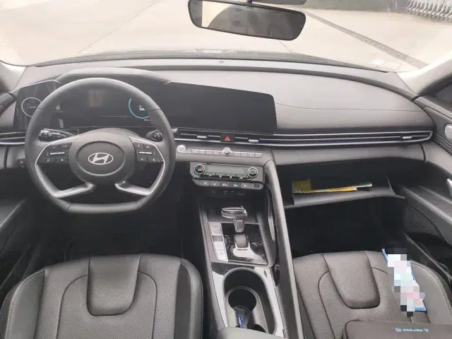 Hyundai Elantra — Фото автомобиля 5