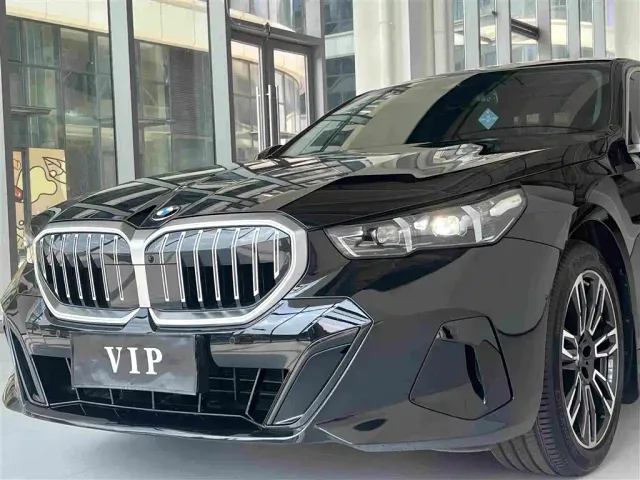BMW 5 Series — Фото автомобиля 10