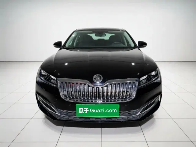Skoda Superb — Фото автомобиля 2