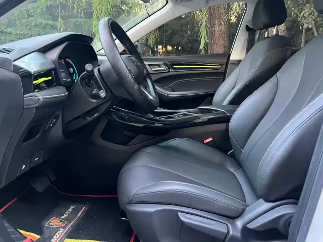 Roewe i5 — Фото автомобиля 13