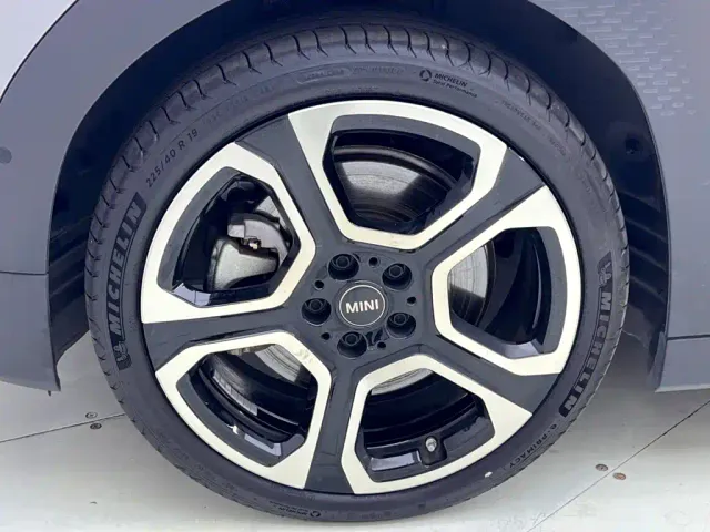MINI Electric MINI ACEMAN — Фото автомобиля 11