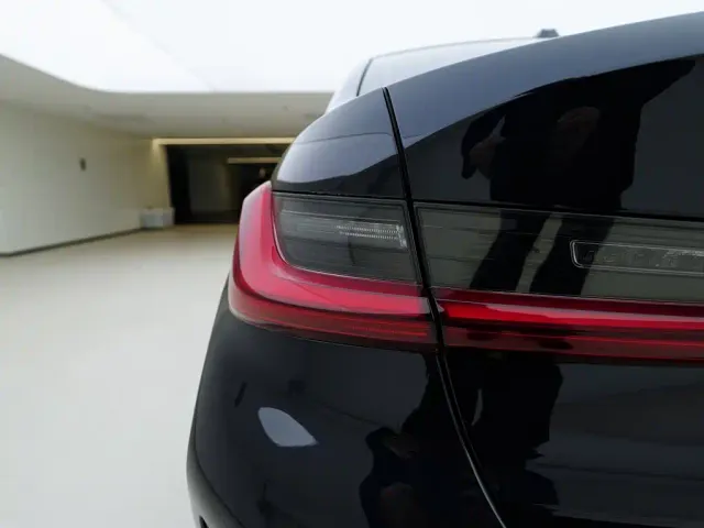 BMW 3 Series — Фото автомобиля 10