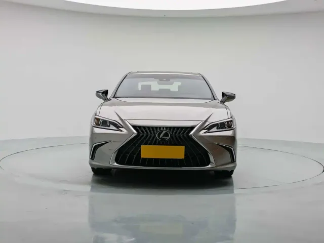 Lexus ES — Фото автомобиля 2