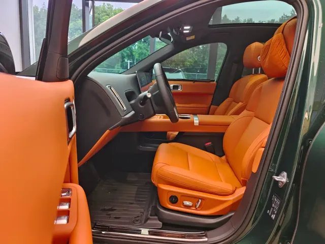 Li Auto L6 — Фото автомобиля 10