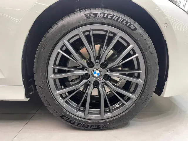 BMW 3 Series — Фото автомобиля 22