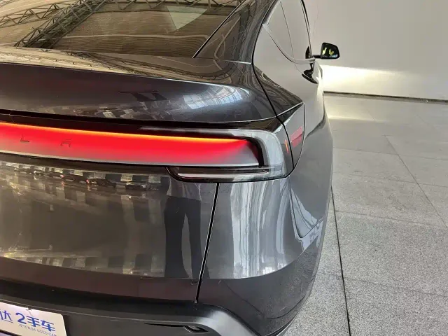 Tesla Model Y — Фото автомобиля 23