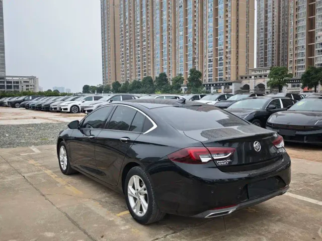Buick Regal — Фото автомобиля 11