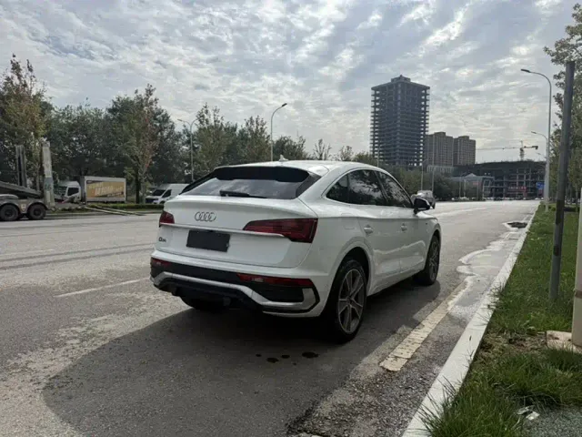 Audi Q5L Sportback — Фото автомобиля 16