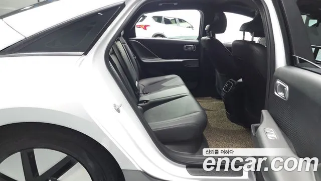 Hyundai Ioniq 6 — Фото автомобиля 12