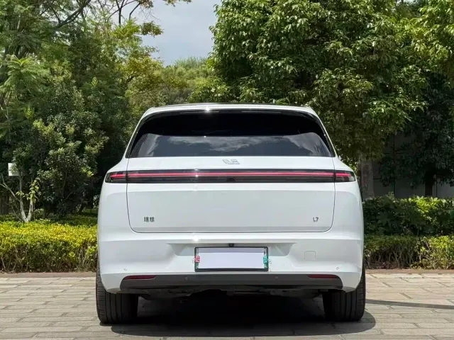 Li Auto L7 — Фото автомобиля 8