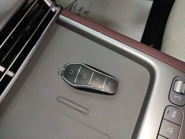 BYD Seal 07 DM-i — Фото автомобиля 8