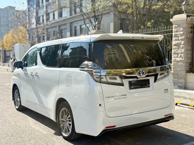 Toyota Vellfire — Фото автомобиля 11