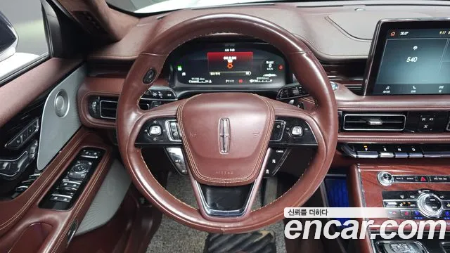 Lincoln Aviator — Фото автомобиля 21