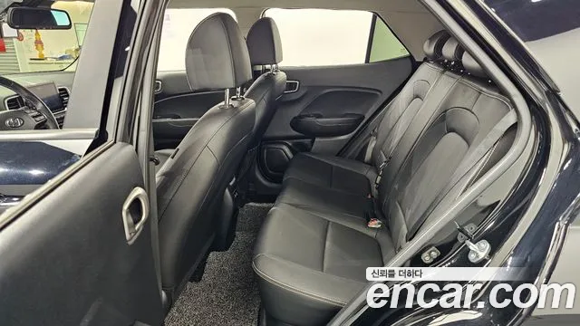 Hyundai Venue — Фото автомобиля 17