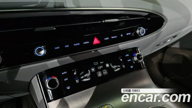 Genesis GV70 — Фото автомобиля 25