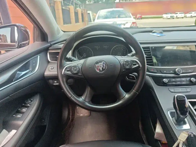Buick LaCrosse — Фото автомобиля 2