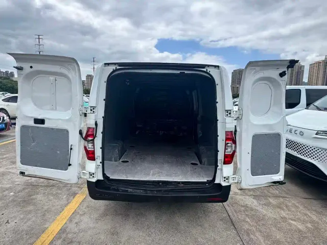 Maxus EV30 — Фото автомобиля 8