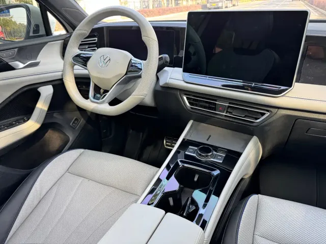 Volkswagen Tiguan L — Фото автомобиля 17