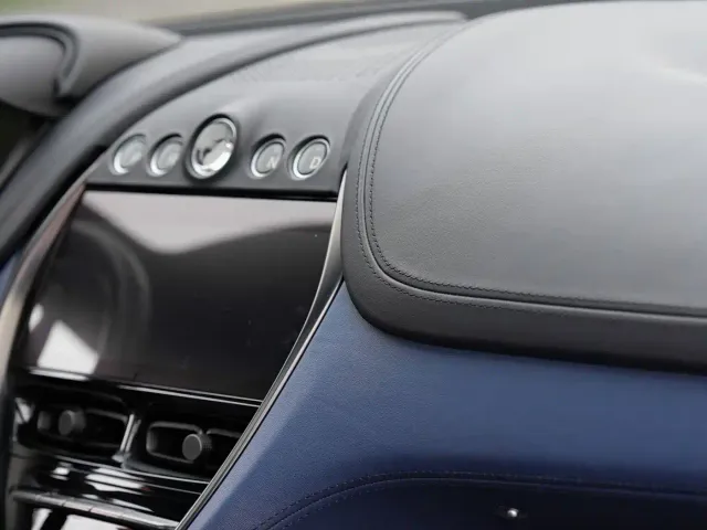 Aston Martin DBX — Фото автомобиля 9