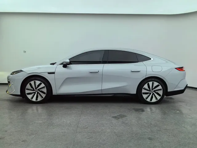 Geely Galaxy E8 — Фото автомобиля 8